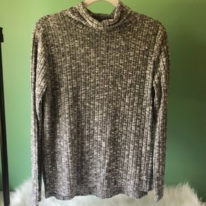 Cloud Chase Turtle Neck